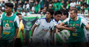 Drama GBT! Gol Bunuh Diri dan Kartu Merah Warnai Hasil Seri Persebaya Kontra Arema FC Drama GBT! Gol Bunuh Diri dan Kartu Merah Warnai Hasil Seri Persebaya Kontra Arema FC