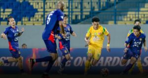 Panas! Derby Jatim Persik vs Persebaya 1-1, Bajul Ijo Selesaikan Laga dengan 10 Pemain Panas! Derby Jatim Persik vs Persebaya 1-1, Bajul Ijo Selesaikan Laga dengan 10 Pemain