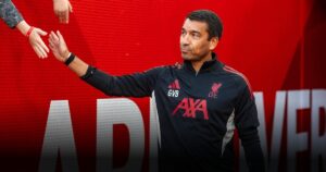 Rumor Panas Media Inggris Sebut Liverpool Siap Lepas Van Bronckhorst ke Timnas Indonesia Rumor Panas: Media Inggris Sebut Liverpool Siap Lepas Van Bronckhorst ke Timnas Indonesia
