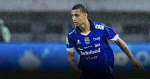Magis Eliano Reijnders Solusi Cerdas Lini Tengah Persib Bandung di Super League Magis Eliano Reijnders: Solusi Cerdas Lini Tengah Persib Bandung di Super League