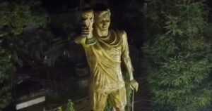 Patung Messi India Diresmikan Hari Ini, Penggemar Bola Siapkan Sambutan untuk Sang Superstar Patung Messi India Diresmikan Hari Ini, Penggemar Bola Siapkan Sambutan untuk Sang Superstar