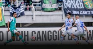 Pesta Gol di GBT! Persebaya Surabaya Hajar Persijap Jepara 4-0 Pesta Gol di GBT! Persebaya Surabaya Hajar Persijap Jepara 4-0