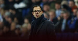 Liam Rosenior Tiba di London, Sinyal Kuat Bakal Jadi Manajer Baru Chelsea? Liam Rosenior Tiba di London, Sinyal Kuat Bakal Jadi Manajer Baru Chelsea?