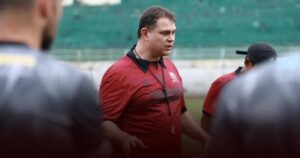 Carlos Parreira Ungkap Kekecewaan Usai Madura United Digulung Persib Bandung Carlos Parreira Ungkap Kekecewaan Usai Madura United Digulung Persib Bandung