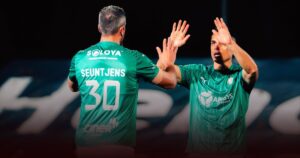 Joey Pelupessy Dikeluarkan di Menit-menit Akhir, Lommel SK Menang Dramatis 3-2 atas KSC Lokeren Joey Pelupessy Dikeluarkan di Menit-menit Akhir, Lommel SK Menang Dramatis 3-2 atas KSC Lokeren