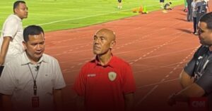 Simon Tahamata Soroti Fenomena Pemain Naturalisasi di Super League Simon Tahamata Soroti Fenomena Pemain Naturalisasi di Super League