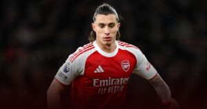 Wolves dan Arsenal Imbang 2-2, Gol Bunuh Diri Calafiori Hentikan Kemenangan The Gunners Wolves dan Arsenal Imbang 2-2, Gol Bunuh Diri Calafiori Hentikan Kemenangan The Gunners