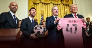 Lionel Messi dan Tim Inter Miami Temui Donald Trump di Gedung Putih, Presiden AS Beri Pujian Ekstrem! Lionel Messi dan Tim Inter Miami Temui Donald Trump di Gedung Putih, Presiden AS Beri Pujian Ekstrem!
