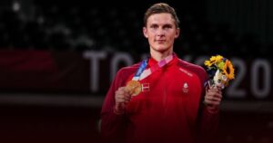 Breaking News! Cedera Punggung Parah, Viktor Axelsen Resmi Umumkan Pensiun (2) Breaking News! Cedera Punggung Parah, Viktor Axelsen Resmi Umumkan Pensiun (2)