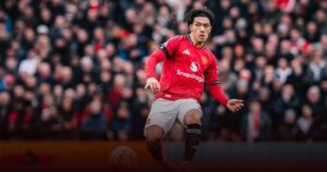 Detik-detik Joshua Zirkzee Tenangkan Lisandro Martinez Usai Dapat Kartu Merah Detik-detik Joshua Zirkzee Tenangkan Lisandro Martinez Usai Dapat Kartu Merah