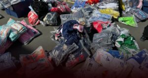 Operasi Bloxwich Ribuan Jersey Palsu Disita, Kerugian Capai Rp9,2 Miliar Jelang Piala Dunia 2026.400 jersey replika yang tidak memiliki izin res Operasi Bloxwich: Ribuan Jersey Palsu Disita, Kerugian Capai Rp9,2 Miliar Jelang Piala Dunia 2026