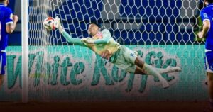 Usai Pecahkan Rekor Andritany Ardhiyasa, Teja Paku Alam Selangkah Lagi Salip Catatan Kiper Legendaris Usai Pecahkan Rekor Andritany Ardhiyasa, Teja Paku Alam Selangkah Lagi Salip Catatan Kiper Legendaris