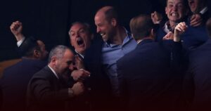 Euforia Pangeran William Saksikan Langsung Aston Villa Juara Liga Europa Di Istanbul Euforia Pangeran William Saksikan Langsung Aston Villa Juara Liga Europa Di Istanbul