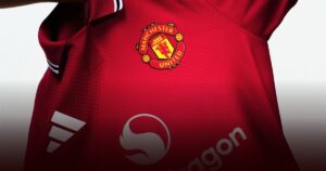 Man United Perkenalkan Jersey Kandang Musim 2026-2027 Merah Putih Elegan, Garis Hitam Jadi Sorotan Man United Perkenalkan Jersey Kandang Musim 2026-2027: Merah Putih Elegan, Garis Hitam Jadi Sorotan