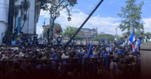 Pawai Persib Juara Buat Kawasan Asia Afrika Bandung Menjadi Lautan Biru Pawai Persib Juara Buat Kawasan Asia Afrika Bandung Menjadi Lautan Biru