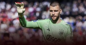 Tampil Pasif Lawan PSV, Maarten Paes Dapat Nilai Merah dari Media Belanda Tampil Pasif Lawan PSV, Maarten Paes Dapat Nilai Merah dari Media Belanda