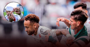 Wasit Disebut Salah Nomer, Neymar Tunjukkan Protes ke Kamera Campeonato Brasileiro Serie A 2026 Wasit Disebut Salah Nomer, Neymar Tunjukkan Protes ke Kamera Campeonato Brasileiro Serie A 2026
