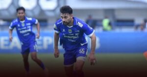 Bek Persib Frans Putros Cetak Sejarah Jadi Pemain Aktif Liga Indonesia Pertama Di Piala Dunia Bek Persib Frans Putros Cetak Sejarah Jadi Pemain Aktif Liga Indonesia Pertama Di Piala Dunia