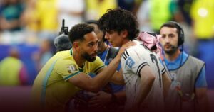 Cunha Kedapatan Menghibur Ao Tanaka yang Menangis Setelah Laga Kontra Brasil vs Jepang Cunha Kedapatan Menghibur Ao Tanaka yang Menangis Setelah Laga Kontra Brasil vs Jepang