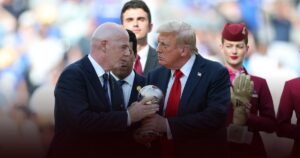 Donald Trump Dipastikan Hadiri Laga Final Piala Dunia 2026, Berpeluang Serahkan Trofi Juara Bersama Presiden FIFA Donald Trump Dipastikan Hadiri Laga Final Piala Dunia 2026, Berpeluang Serahkan Trofi Juara Bersama Presiden FIFA