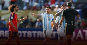 Gestur Tutup Mulut Marc Cucurella Buat Lionel Messi Ngamuk di Final Piala Dunia 2026 Gestur Tutup Mulut Marc Cucurella Buat Lionel Messi Ngamuk di Final Piala Dunia 2026