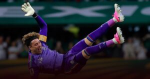 Hanya Tampil Sekali di Piala Dunia 2026, Guillermo Ochoa Menangis Saat Inggris Kalahkan Meksiko 3-2 Hanya Tampil Sekali di Piala Dunia 2026, Guillermo Ochoa Menangis Saat Inggris Kalahkan Meksiko 3-2