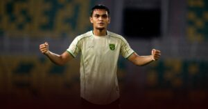 Rachmat Irianto Jadi Perekat Persebaya Siap Bawa Skuad Bersaing Di Liga Rachmat Irianto Jadi Perekat Persebaya Siap Bawa Skuad Bersaing Di Liga