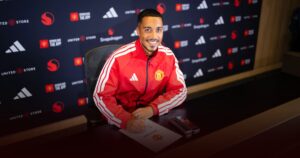 Resmi! Manchester United Datangkan Youri Tielemans Dari Aston Villa Resmi! Manchester United Datangkan Youri Tielemans Dari Aston Villa