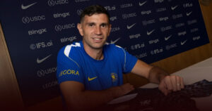 Emiliano Martinez Resmi Gabung Chelsea, Tandatangani Kontrak 3 Tahun Emiliano Martinez Resmi Gabung Chelsea, Teken Kontrak 3 Tahun