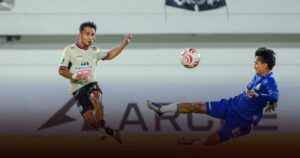 Cetak Gol Tunggal, Juninho Cabral Bawa Persela Curi Kemenangan di Stadion Surajaya Cetak Gol Tunggal, Juninho Cabral Bawa Persela Curi Kemenangan di Stadion Surajaya