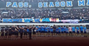 Dukungan Masif Bobotoh Bakar Semangat Skuad Persib Bandung Jelang Duel Lawan Persija Jakarta Dukungan Masif Bobotoh Bakar Semangat Skuad Persib Bandung Jelang Duel Lawan Persija Jakarta