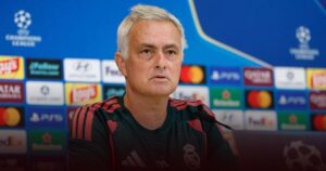 Jose Mourinho Bela Vinicius Junior Usai Disoraki Pendukung Real Madrid Di Bernabeu Jose Mourinho Bela Vinicius Junior Usai Disoraki Pendukung Real Madrid Di Bernabeu