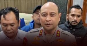 Kapolda Jabar dan Umuh Muchtar Minta Bobotoh Tak Hadir ke Jakarta di Laga Persija vs Persib Kapolda Jabar dan Umuh Muchtar Minta Bobotoh Tak Hadir ke Jakarta di Laga Persija vs Persib