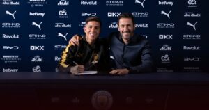Manchester City Resmi Rekrut Enzo Fernandez dari Chelsea dengan Kontrak 5 Tahun Manchester City Resmi Rekrut Enzo Fernandez dari Chelsea dengan Kontrak 5 Tahun
