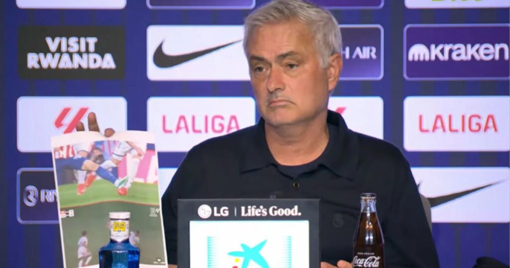 Protes Keras Jose Mourinho Bawa Foto Bukti Pelanggaran Ke Konferensi Pers