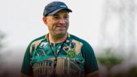Bernardo Tavares Beri Kesempatan Pemain Muda Persebaya Di League Cup 20262027 Bernardo Tavares Beri Kesempatan Pemain Muda Persebaya Di League Cup 20262027