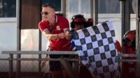 Momen John Herdman Kibarkan Bendera Finis MotoGP Indonesia 2026 Usai Bawa Skuad Garuda Juara Momen John Herdman Kibarkan Bendera Finis MotoGP Indonesia 2026 Usai Bawa Skuad Garuda Juara