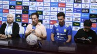 Respons Jean-Paul van Gastel Soal Desakan Mundur dari Suporter PSIM Yogyakarta Respons Jean-Paul van Gastel Soal Desakan Mundur dari Suporter PSIM Yogyakarta