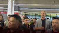 Rombongan Pemain Legenda Manchester United dan Arsenal Tiba di Jakarta Menjelang Laga Ekshibisi Rombongan Pemain Legenda Manchester United dan Arsenal Tiba di Jakarta Menjelang Laga Ekshibisi