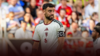 Soroti Sikap Bruno Fernandes, Wayne Rooney Dia Tidak Ingin Menghadapinya Sendiri Soroti Sikap Bruno Fernandes, Wayne Rooney: Dia Tidak Ingin Menghadapinya Sendiri